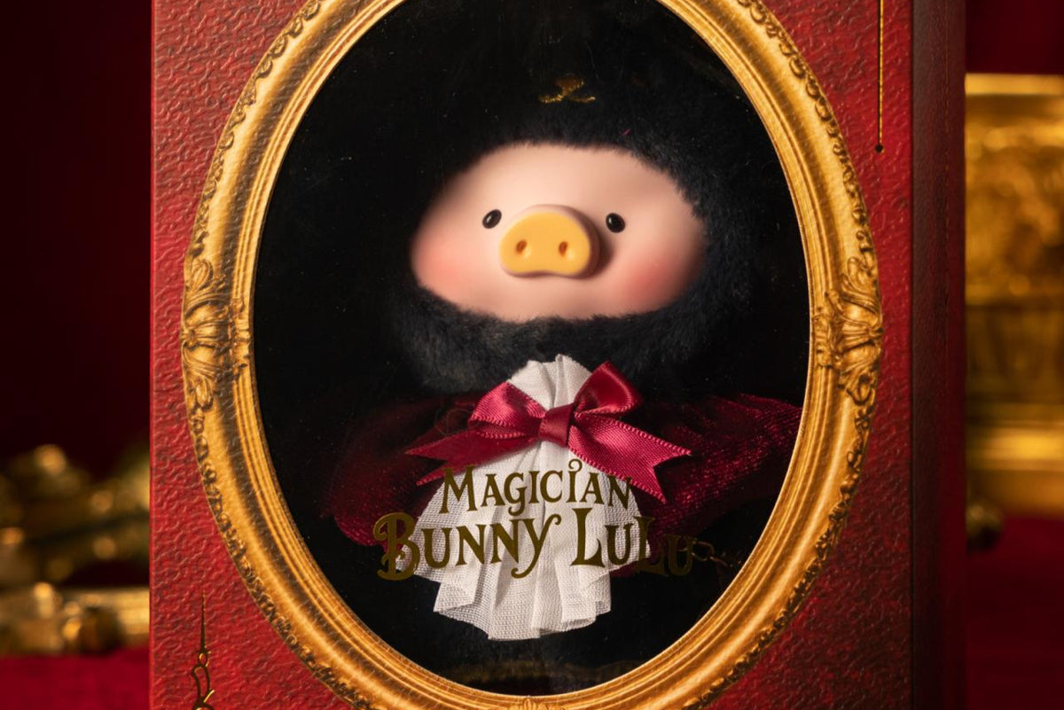 LuLu the Piggy - Vinyl Face Plush Keychain (Magician Bunny LuLu