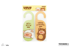 LuLu the Piggy Sheep & Bear - Door Hanger with Msg (Side-To-Side Jumping Ver.)